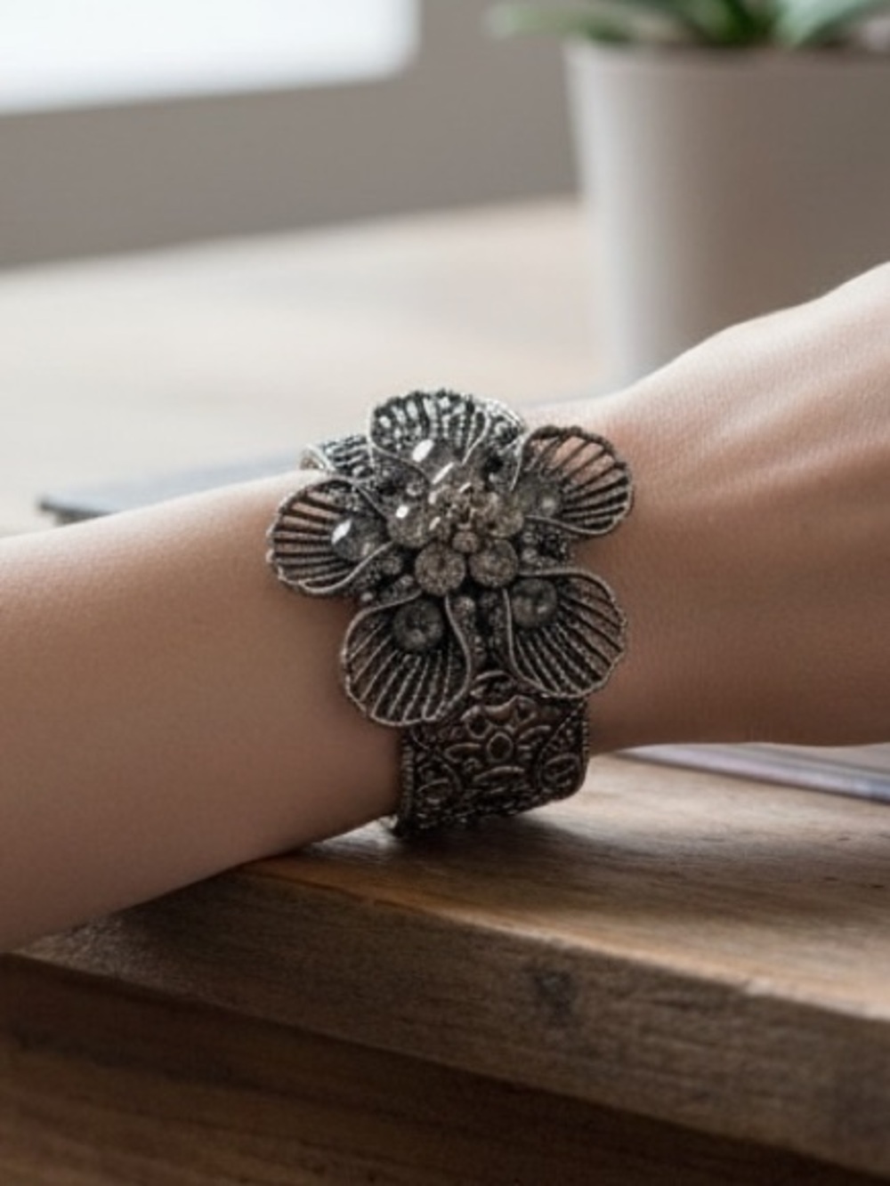 Vintage Diamanté Flower Hinged Bangle Bracelet Burnished‎ Silver Art Deco Bold